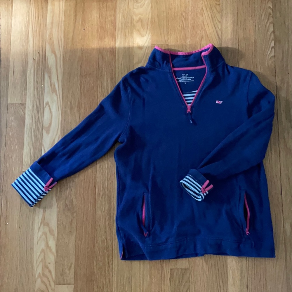 Ladies Vineyard Vines Cotton 1/4 zip with pockets.